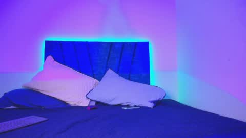 Snapshot of maxi_and_evan chatting on March 2026 04:06:02 AM maxi_and_evan online show from March 2026 04:06:02 AM