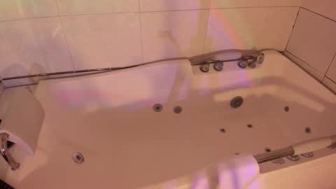 maxim online show from November 2025 05:54:01 AM