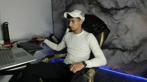 Snapshot of maximo_romano chatting on October 2025 08:05:01 PM Maximo online show from October 2025 08:05:01 PM