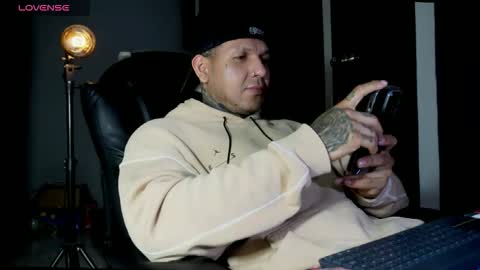 Snapshot of maximo_vega chatting on December 2025 11:56:02 PM Maximo online show from December 2025 11:56:02 PM