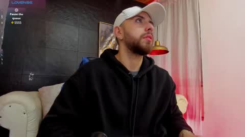 Maximo Wolf online show from November 2025 08:00:01 PM