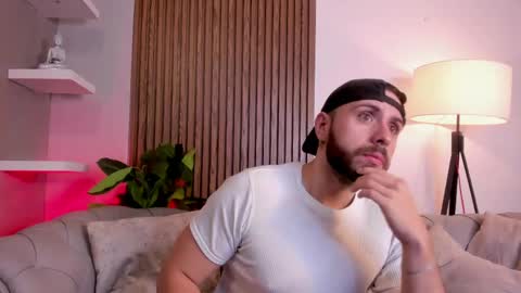 Snapshot of maximo_wolf1 chatting on May 2026 11:43:02 PM Maximo Wolf online show from May 2026 11:43:02 PM