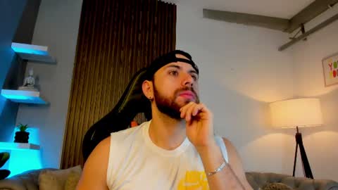 Snapshot of maximo_wolf1 chatting on June 2026 11:36:01 AM Maximo Wolf online show from June 2026 11:36:01 AM
