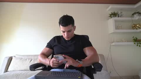 Snapshot of maximohoot chatting on June 2026 06:56:02 PM Sebastian online show from June 2026 06:56:02 PM