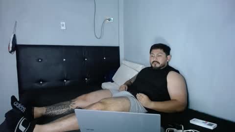 maximohot03 online show from November 2025 02:10:01 AM