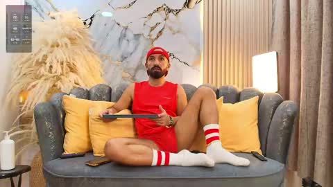 Snapshot of maximus_thorne chatting on April 2026 08:32:01 PM Maximus online show from April 2026 08:32:01 PM
