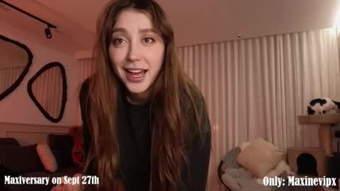 Snapshot of maxine_8 chatting on September 2025 12:14:01 AM Maxine online show from September 2025 12:14:01 AM