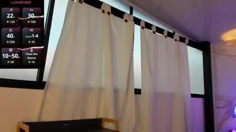 Maxi Rogers online show from November 2025 11:54:01 AM