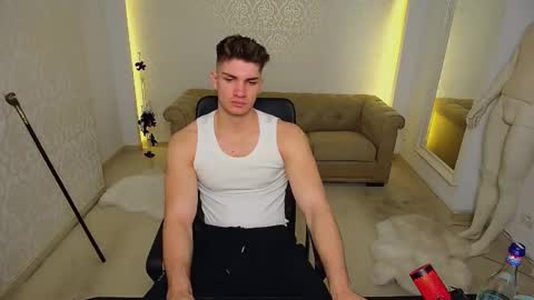 MaxKaiden online show from November 2025 06:00:02 AM