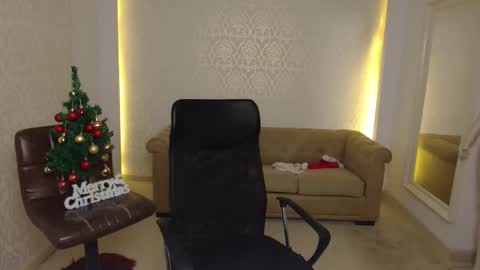 MaxKaiden online show from December 2025 05:43:02 PM