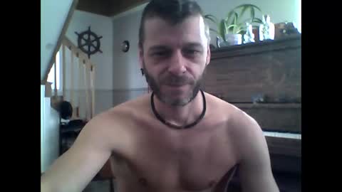 Snapshot of maxthewolf chatting on January 2025 05:18:01 PM MaxTheWolf online show from January 2025 05:18:01 PM