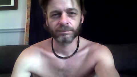 MaxTheWolf online show from June 2026 12:33:01 PM