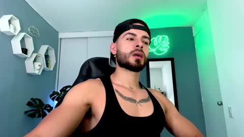 Maxi online show from November 2025 09:43:02 PM