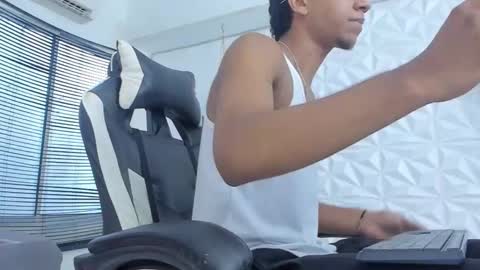 Snapshot of maxvibe420 chatting on September 2025 01:24:02 PM maxvibe420 online show from September 2025 01:24:02 PM