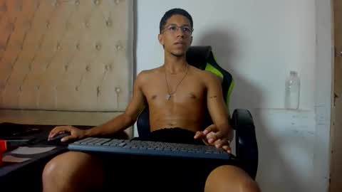 Snapshot of maxvibe420 chatting on September 2025 08:00:02 PM maxvibe420 online show from September 2025 08:00:02 PM