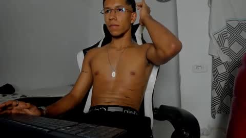 Snapshot of maxvibe420 chatting on October 2025 08:28:01 PM maxvibe420 online show from October 2025 08:28:01 PM