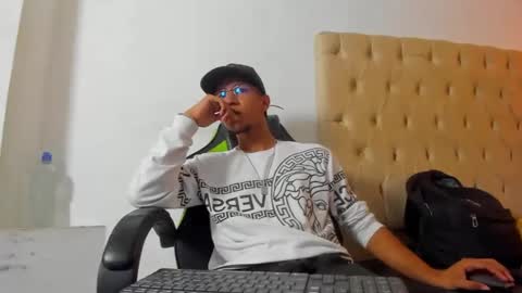 Snapshot of maxvibe420 chatting on October 2025 01:34:01 PM maxvibe420 online show from October 2025 01:34:01 PM