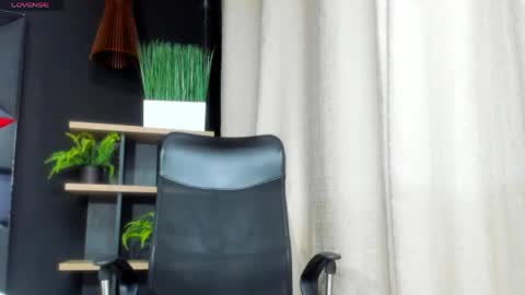 Snapshot of maxvolturi_ chatting on May 2026 11:43:01 PM maxvolturi_ online show from May 2026 11:43:01 PM