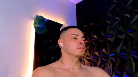 MAX online show from November 2025 09:59:01 PM