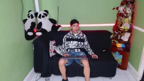 Snapshot of maxx_dick chatting on December 2025 06:02:01 PM maxx_dick online show from December 2025 06:02:01 PM