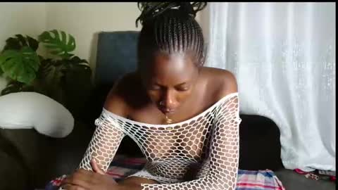Snapshot of maxxinepetite chatting on February 2026 11:13:01 AM maxxinepetite online show from February 2026 11:13:01 AM