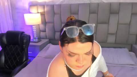 Maxine Minx online show from March 2026 12:17:01 AM