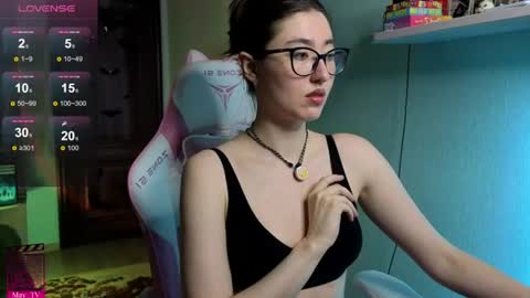 Snapshot of may_may_moon chatting on July 2026 07:53:01 PM may_may_moon online show from July 2026 07:53:01 PM