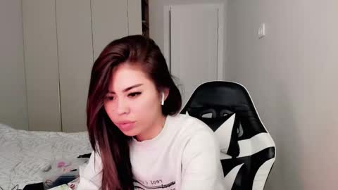 Mia online show from March 2026 07:26:02 AM