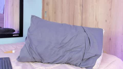 Snapshot of maya__fox chatting on March 2026 02:04:02 AM OF mayitta19 online show from March 2026 02:04:02 AM
