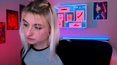 Snapshot of maya_crystal chatting on January 2026 08:36:01 PM Maya online show from January 2026 08:36:01 PM