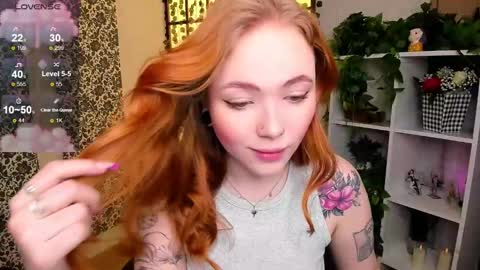 Snapshot of maya_light chatting on March 2025 01:43:01 AM Maya online show from March 2025 01:43:01 AM