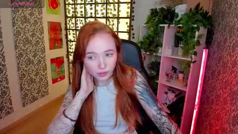 Snapshot of maya_light chatting on October 2025 01:58:02 AM Maya online show from October 2025 01:58:02 AM
