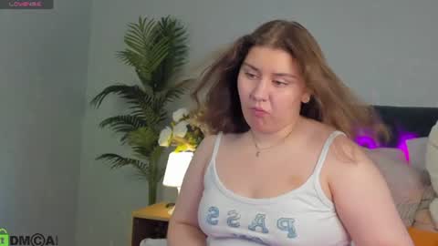 Snapshot of maya_raay chatting on June 2026 01:25:02 AM Maya online show from June 2026 01:25:02 AM