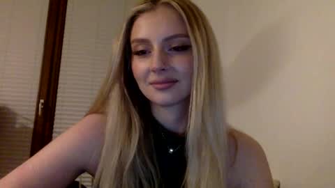 mayaflirt online show from April 2026 08:25:02 PM