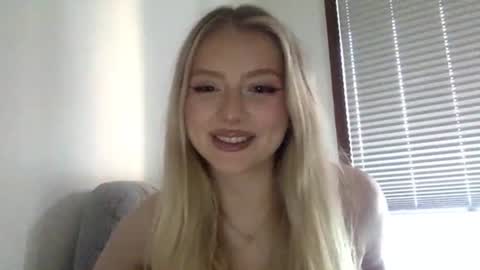 mayaflirt online show from June 2026 05:15:01 PM