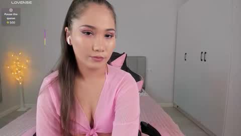 Mia online show from March 2026 01:13:02 PM