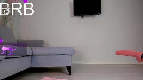 Mia online show from April 2026 04:48:01 PM