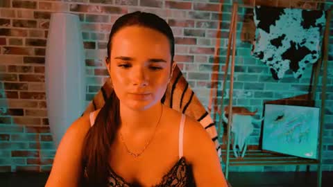 Snapshot of maybloom_ chatting on June 2026 10:15:01 AM maybloom_ online show from June 2026 10:15:01 AM