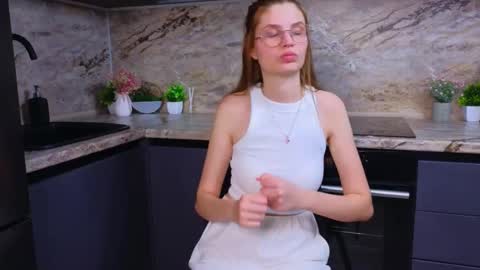 Mia online show from February 2025 03:08:01 PM