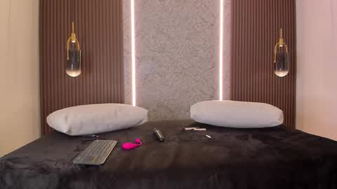 Snapshot of maye_wells_ chatting on February 2026 07:37:01 PM Maye Wells online show from February 2026 07:37:01 PM