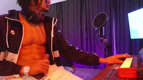 Snapshot of maykol_brown chatting on January 2026 01:44:02 AM MAYKOL BROWN online show from January 2026 01:44:02 AM