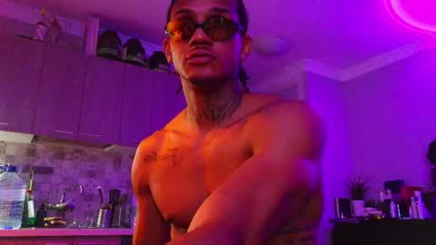 Snapshot of maykol_brown chatting on April 2026 07:43:01 PM MAYKOL BROWN online show from April 2026 07:43:01 PM