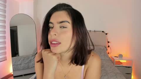 Snapshot of mayli_xx chatting on April 2026 08:33:01 PM ALIS online show from April 2026 08:33:01 PM