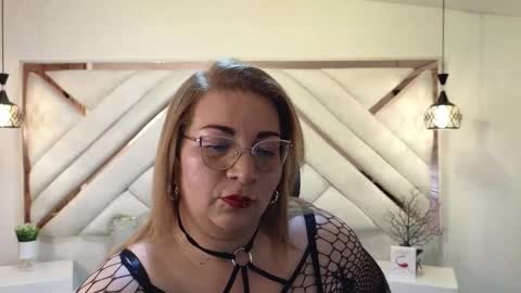Mailyn online show from February 2025 07:42:02 PM