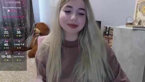 Snapshot of maymallorie chatting on March 2025 08:05:01 AM may online show from March 2025 08:05:01 AM