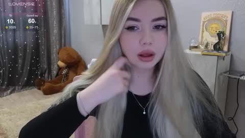 Snapshot of maymallorie chatting on March 2025 05:00:02 AM may online show from March 2025 05:00:02 AM