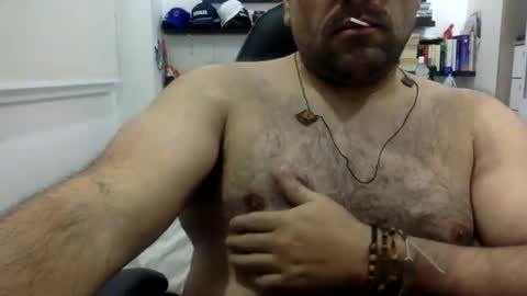 Snapshot of mbotve chatting on November 2025 10:45:02 PM VzlaMan online show from November 2025 10:45:02 PM