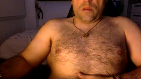 Snapshot of mbotve chatting on April 2026 06:19:01 AM VzlaMan online show from April 2026 06:19:01 AM