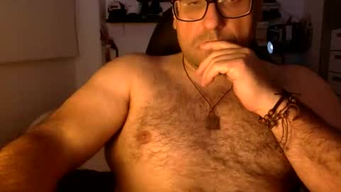 Snapshot of mbotve chatting on April 2026 04:06:02 AM VzlaMan online show from April 2026 04:06:02 AM