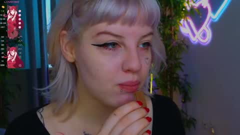 Snapshot of me1roze chatting on April 2026 07:57:01 AM Roze online show from April 2026 07:57:01 AM